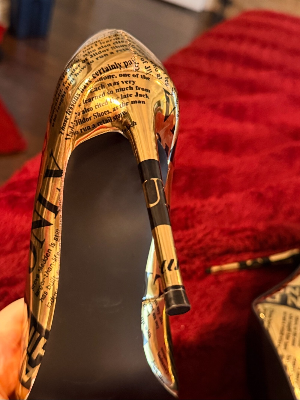 BRAND NEW Steve Madden Vala Flawless Gold Newspaper Print Stiletto Pumps 9.5 - Picture 7 of 7